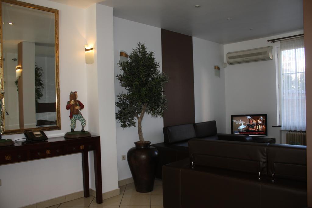 Hotel Plasky Schaerbeek Екстер'єр фото