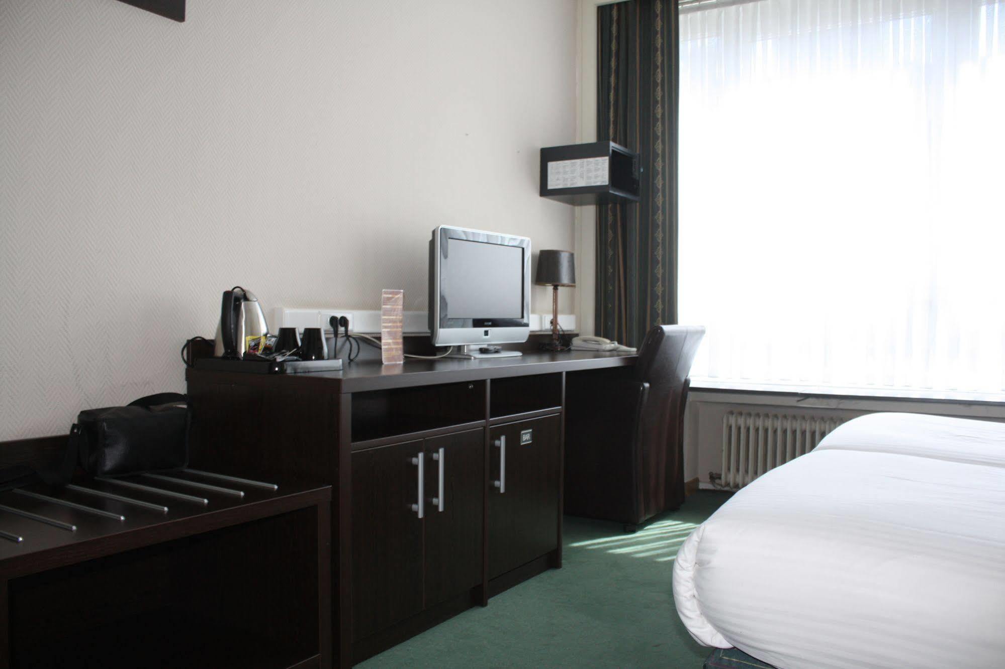 Hotel Plasky Schaerbeek Екстер'єр фото