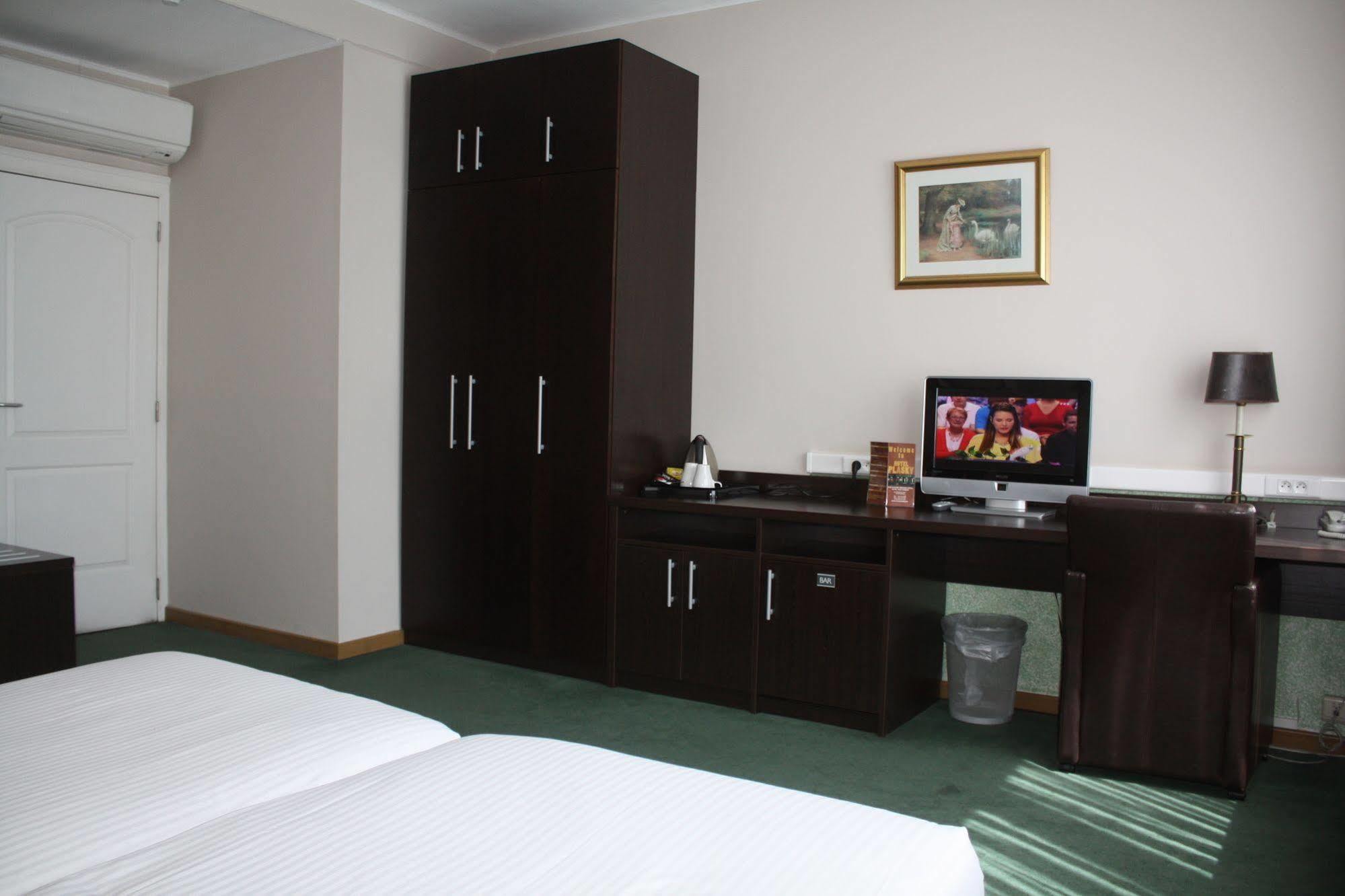 Hotel Plasky Schaerbeek Екстер'єр фото