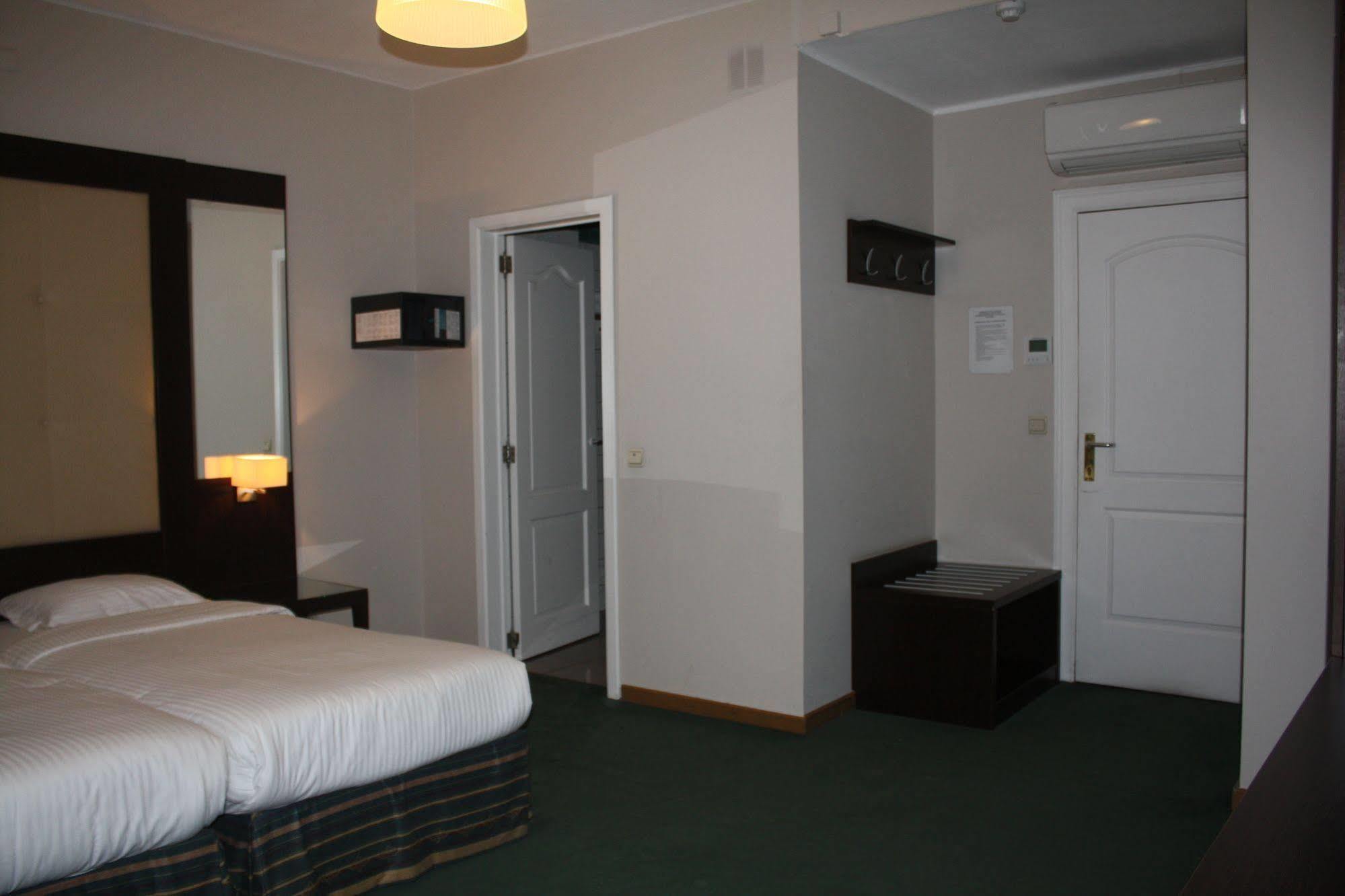 Hotel Plasky Schaerbeek Екстер'єр фото