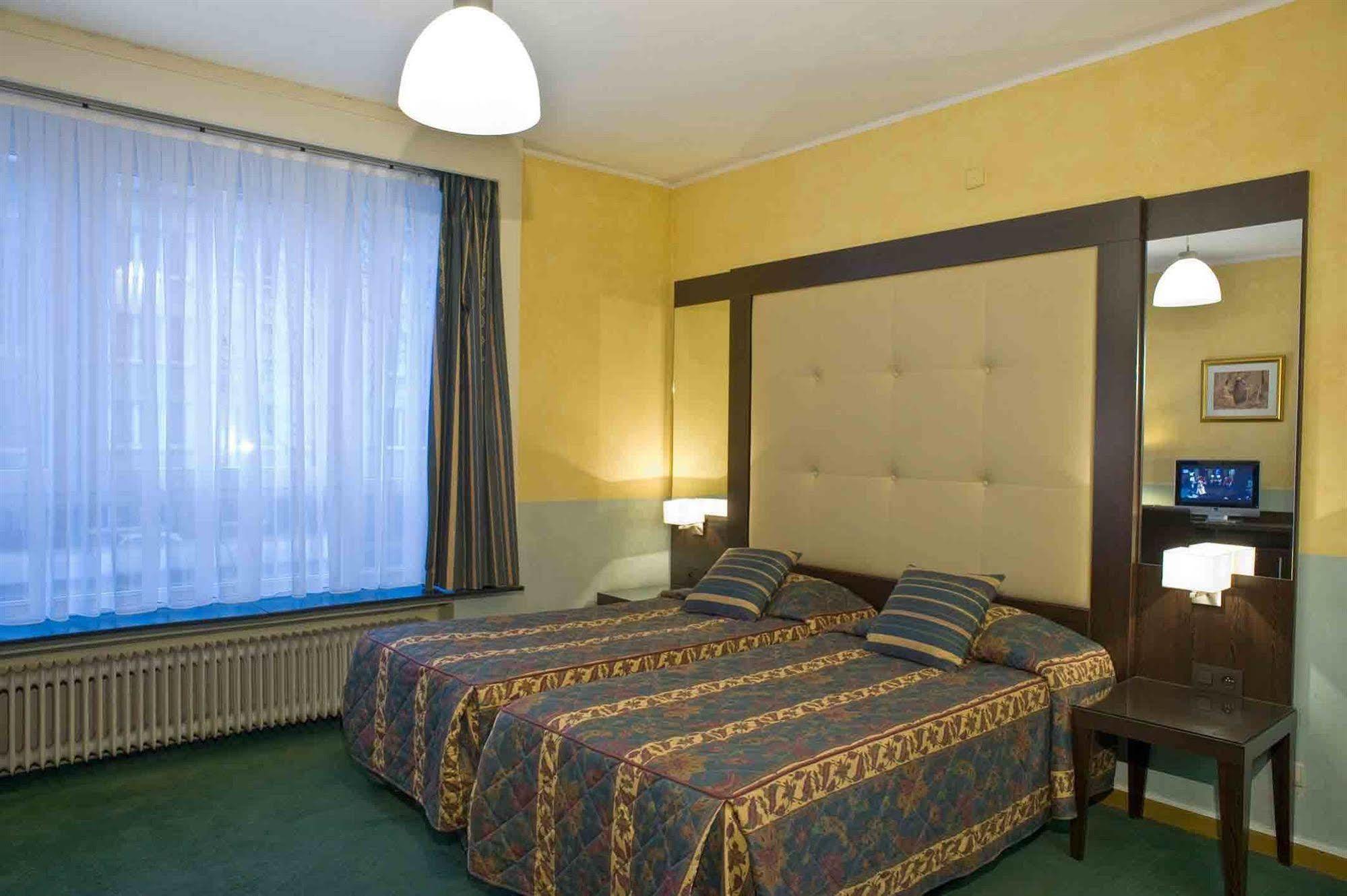 Hotel Plasky Schaerbeek Екстер'єр фото