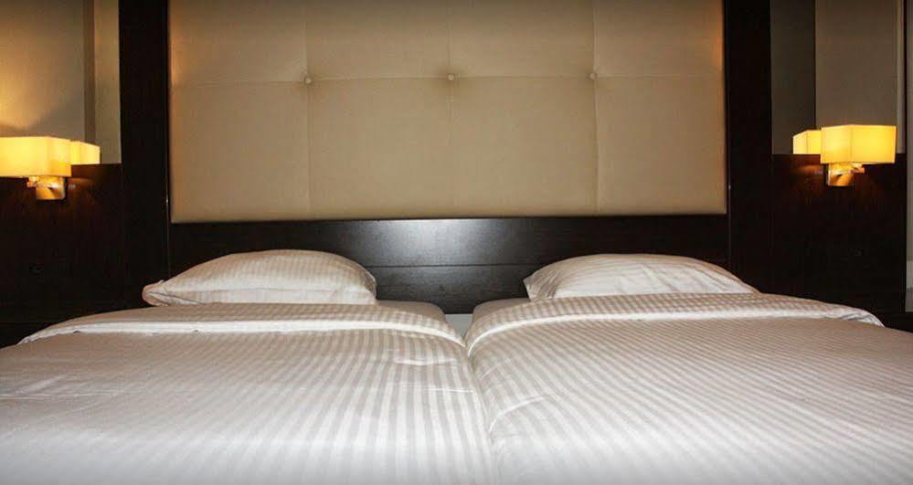 Hotel Plasky Schaerbeek Екстер'єр фото